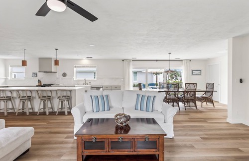 Ormond-by-the-Sea House | Luxury Beach Home w/Pool – 2 Blocks to Ocean - Ormond Beach, near Daytona