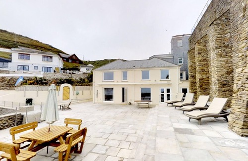 Portreath Cottage | Luxury Beachfront cottage only 20 steps from the sand with private parking/patio