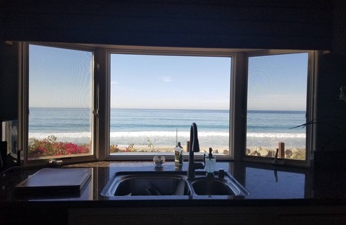 San Clemente House | Luxury Beachfront Single Story, Spa, Deck, Walk to Pier & Surf