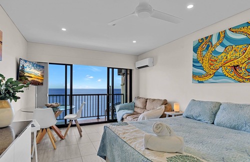 North Ward Apartment | Luxury Beachfront Studio on the Townsville Strand