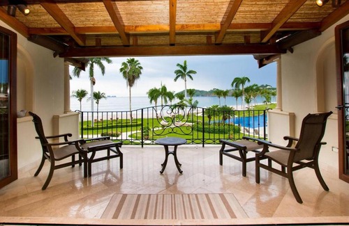 Playa Flamingo House | Luxury beachfront unit in Flamingo right in front of the waves