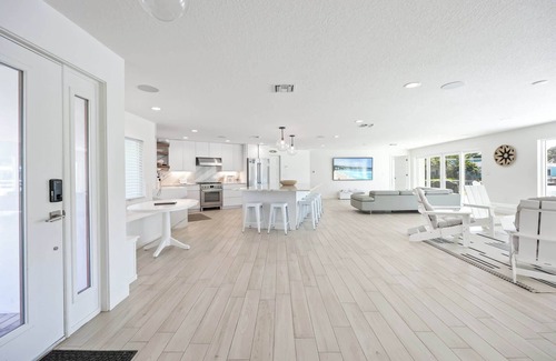 Forest Isles House | Luxury Beachside 4BR/3BA Waterfront Home