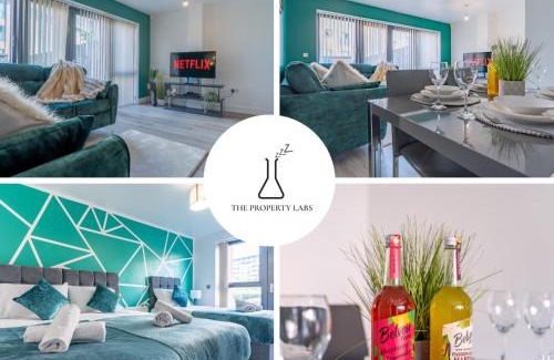 The Westside Apartment | Luxury Birmingham City Centre Townhouse with BALCONY- Sleeps 10 - FREE Parking - Perfect for Contractors, Business Travellers, Families and other Groups - Near Bullring, Newstreet, Selfridges, NEC, NIA & Birmingham airport