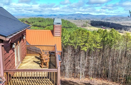 Blairsville Cabin | Luxury Blue Ridge Cabin - Panoramic Views, Fall Foliage, Relaxing Hot Tub