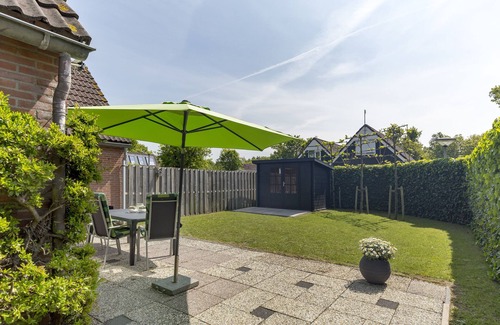 Ouddorp House | Luxury bungalow suitable for 6 people. 1 km away from the beach/center.