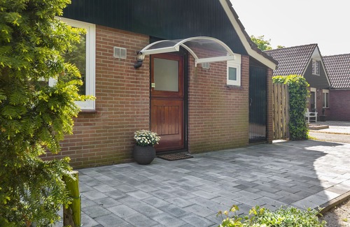 Ouddorp House | Luxury bungalow suitable for 6 people. 1 km away from the beach/center.