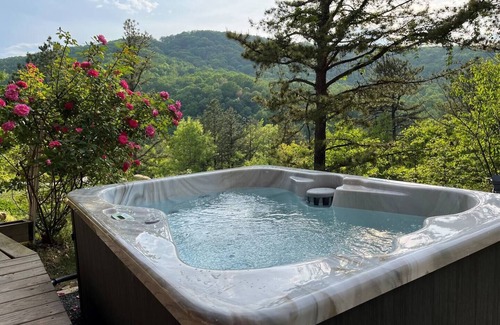 Stanley Apartment | Luxury Bunker Retreat | Shenandoah Views & Ultimate Seclusion