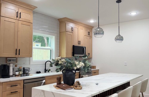 Westminster Cottage | Luxury Cabin Near Lake Hartwell –Pet-friendly, FirePlace/3 bedroom & playground