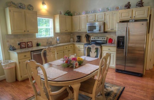 Helen Cabin | Luxury Cabin On The Chattahoochee River - Short Walk To Downtown Helen