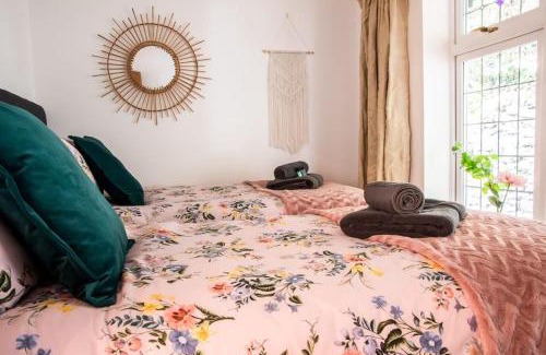 Bournemouth City Centre House | Luxury Central Bmth House with Hot Tub. Stunning!