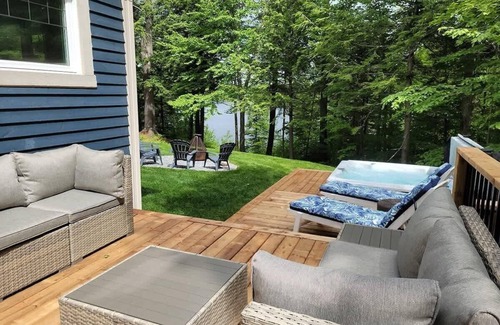 Austin Ski Chalet | Luxury Chalet Austin: Hot Tub, Lake & Mountain View
