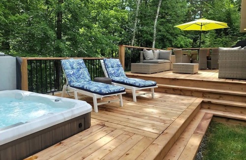 Austin Ski Chalet | Luxury Chalet Austin: Hot Tub, Lake & Mountain View
