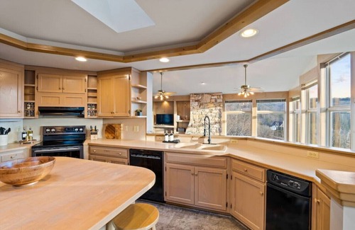 Basye Ski Chalet | Luxury Chalet in Bryce Resort/Pet Friendly