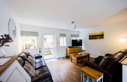 Nolton Cabin | Luxury chalet in wonderful Pembrokeshire National Park, beach & coast path