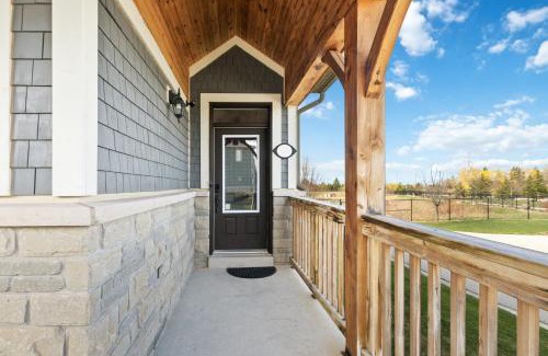 Craigleith Ski Chalet | Luxury Chalet-Walk to Beach/Village w Mtn View