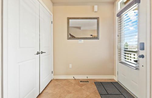 Craigleith Ski Chalet | Luxury Chalet-Walk to Beach/Village w Mtn View