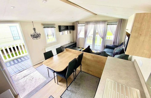 Selsey Cabin | Luxury Chichester caravan Seaside Retreat