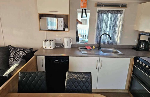 Selsey Cabin | Luxury Chichester caravan Seaside Retreat