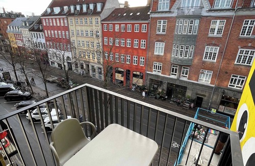 Copenhagen City Centre Apartment | Luxury City Stay – Cozy Apartment with Sunny Balcony
