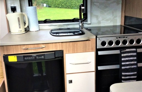 Saint-Mayeux House | LUXURY COACHMAN CARAVAN TO SLEEP 1-4