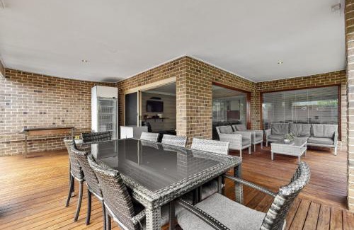 Tootgarook House | Luxury Coastal Escape - Spacious Group Accommodation