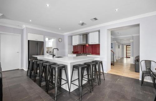 Tootgarook House | Luxury Coastal Escape - Spacious Group Accommodation