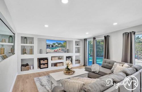 Pompano Beach House | Luxury Coastal Home Quiet Area w Pool Near Beach