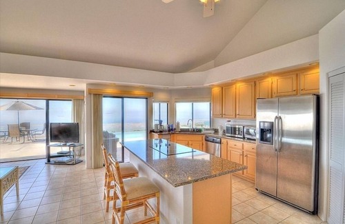 Holualoa Villa | Luxury Coffee Estate - Infinity Pool - Endless Views - Exclusive Stays