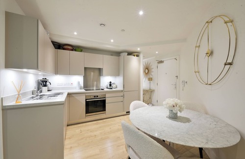 Kennington Apartment | Luxury Collection- Designer 2 Bedroom Apartment - Superhost Status