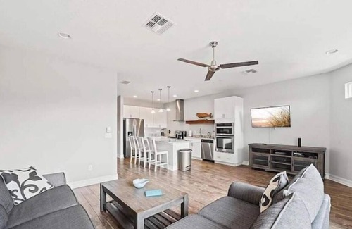 Ocean Side Village Condo | Luxury Condo by the Beach