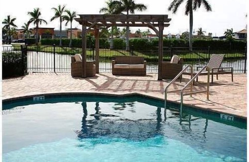 Ocean Side Village Condo | Luxury Condo by the Beach