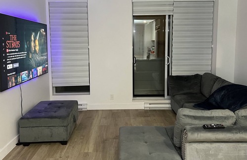 Pointe Claire Apartment | Luxury Condo 5 mins from Airport
