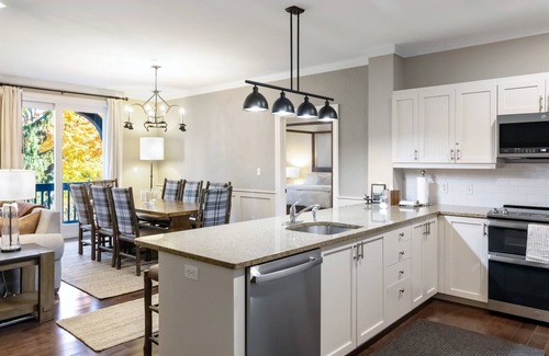 Stratton Mountain Condo | Luxury Condo @ Mt Base 3BR 2BA Heated Pool Hot Tub