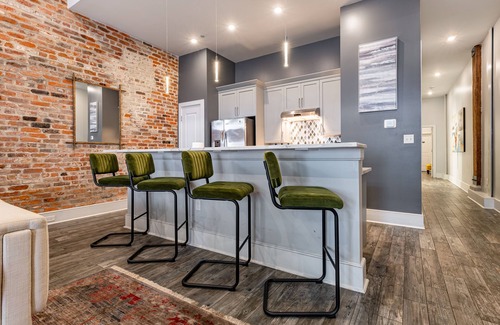Central Business District Condo | Luxury Condo Walk Anywhere & Everywhere! The Bordeaux