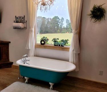 Georgia Coast House | Luxury Converted Silo Glamping Site for Romantic Weekends Away in Danville, Georgia