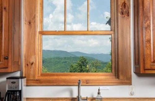 Boone House | Luxury Cottage-Amazing Views, Hot Tub, Game Room, Blue Ridge Mountain Club