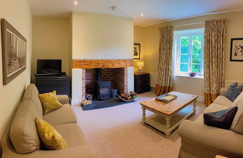 Newton Saint Cyres House | Luxury Cottage in exceptional private grounds with private gym, table tennis