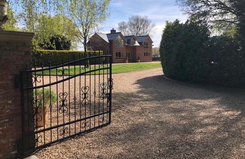 Ormskirk House | Luxury Countryside Retreat in Lancashire Sleeps 7