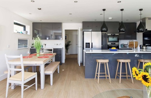 East Wittering House | Luxury designer coastal home for 10 with hot tub