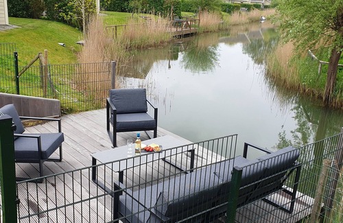 Kortgene Villa | Luxury detached vacation apartment by the river, lounge terrace and WLAN