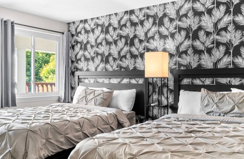 Marshfield Hotel | Luxury Double Bed - Near Beaches, Modern Updates