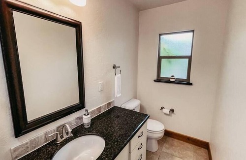Helena Apartment | Luxury Downtown Condo #A - W/Work Station