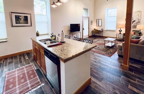 Helena Apartment | Luxury Downtown Condo #C w/desk