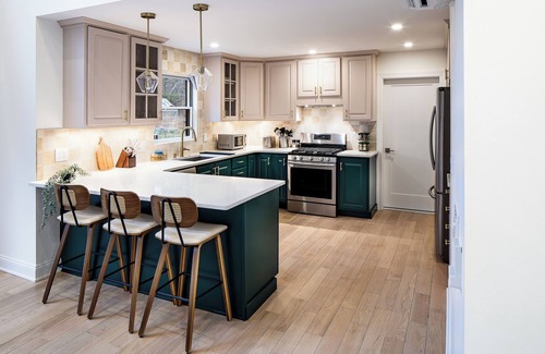 Leeds House | Luxury Escape with Panoramic Mountains Views