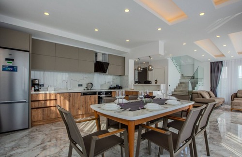 Alanya Villa | Luxury Escape with Stunning Views & Heated Jacuzzi, Alanya Villa 1002