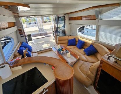 Torrevieja Boat Rental | Luxury experience on a 16-meter Azimut yacht
