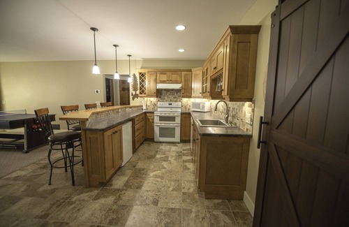 Nisswa Cabin | Luxury Family Lake Home-Hot tub, Sauna, Peloton, Game Tables, Mini Sport Court!