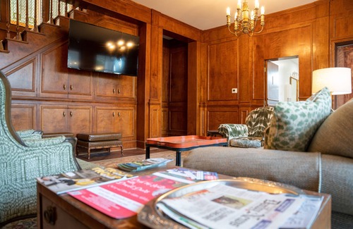 LaGrange Apartment | Luxury Family Suite in LaGrange Historic Mansion