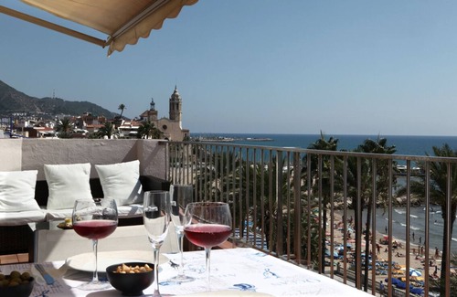 Sitges Town Center Apartment | Luxury flat on the top floor with 50 m² terrace on the waterfront