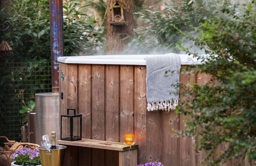 Langstraat Cottage | Luxury forest house with hot tub, bath and rain shower in the forests of Limburg